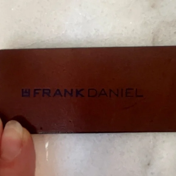 Frank Daniel Buckle Casual 1 1/2" wide Genuine Leather Belt Italy 39.5” Long - Picture 8 of 16